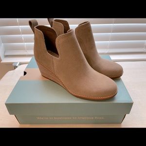 Toms suede wedge booties